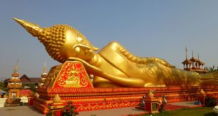 Buddha-Statue in Wat Pha That Luang, Vientiane, Laos