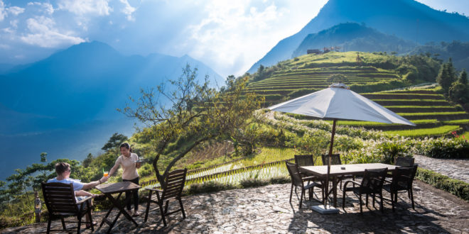 Restaurant mit Terrasse des Hotels Topas Ecolodge in Vietnam