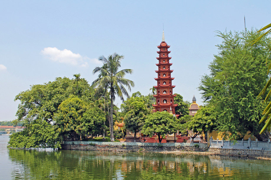 buddhistischer Tempel Tran-Quoc-Pagode in Hanoi in Vietnam